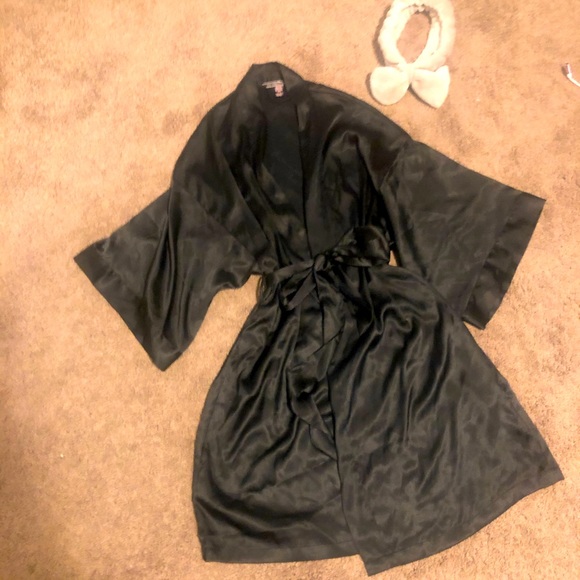 Victoria's Secret Other - Like new Victoria’s Secret Silky black Robe